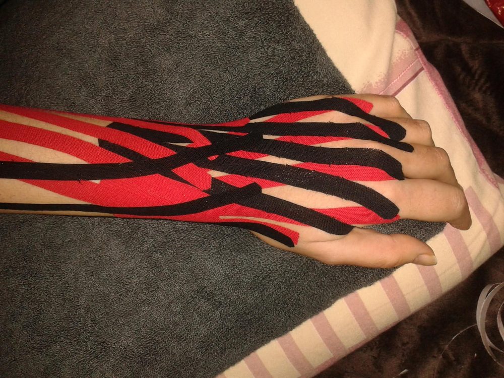 Kinezio taping - šaka detalj